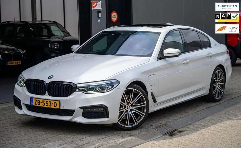 Wit Gebruikt 2019 BMW 530e Executive Sedan | € 25.495 (Duur) - Afbeelding 1/4