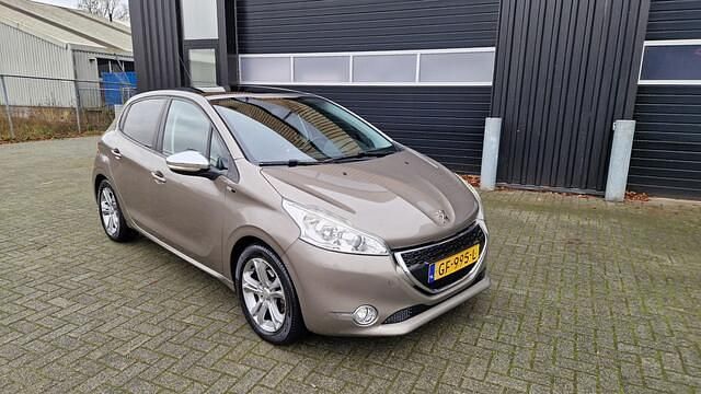Grijs (metallic) Gebruikt 2015 Peugeot 208 Style Hatchback | € 4.499 (Eerlijke prijs) - Afbeelding 1/4