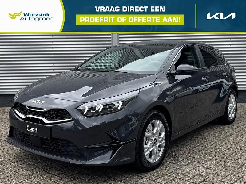 Grijs Gebruikt 2025 Kia Ceed Hatchback | € 32.290 (Duur) - Afbeelding 1/4
