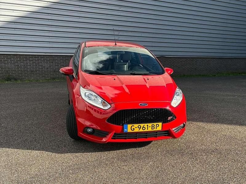 Rood Gebruikt 2013 Ford Fiesta ST Hatchback | € 10.000 (Eerlijke prijs) - Afbeelding 1/4