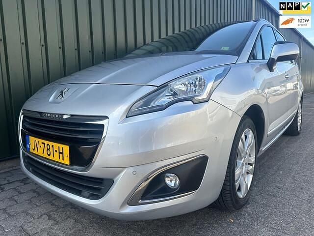 Grijs Gebruikt 2016 Peugeot 5008 MPV | € 7.999 (Eerlijke prijs) - Afbeelding 1/4