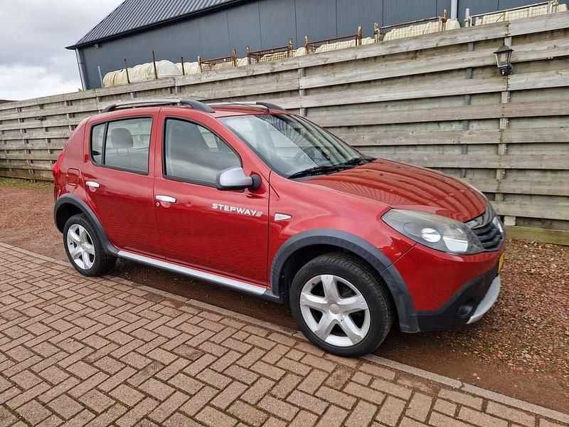 Rood Gebruikt 2011 Dacia Sandero Stepway Hatchback | € 2.950 (Eerlijke prijs) - Afbeelding 1/4