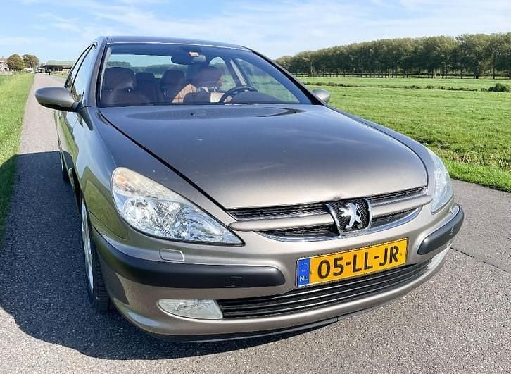 Grijs (metallic) Occasion 2003 Peugeot 607 Sedan | € 1.950 (Eerlijke prijs) - Afbeelding 1/4