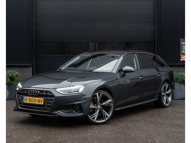 Grijs (mat) Occasion 2020 Audi A4 Exclusive Stationwagen | € 27.950 (Eerlijke prijs) - Afbeelding 1/4