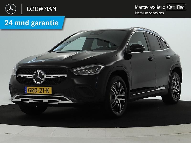 Donker zwart Gebruikt 2022 Mercedes GLA250 Luxury SUV | € 37.950 (Goede deal) - Afbeelding 1/4