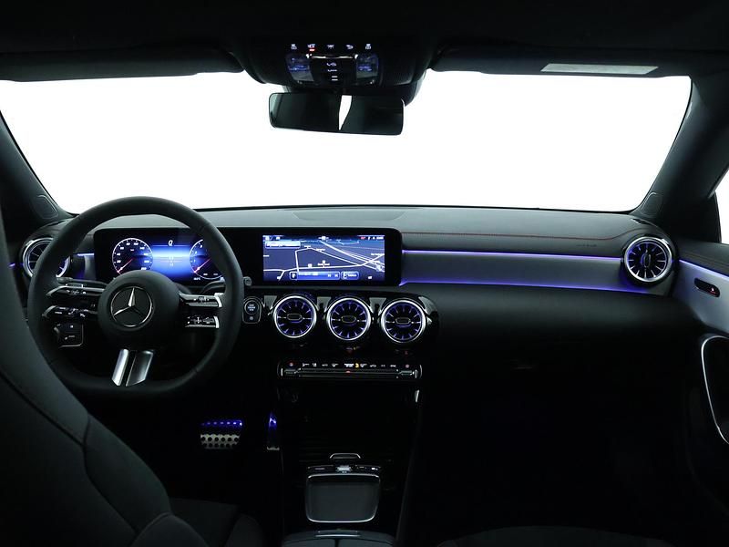 Occasion Mercedes CLA180 Shooting Brake AMG line 136 PK (100 kW) 2025 Grijs Stationwagen