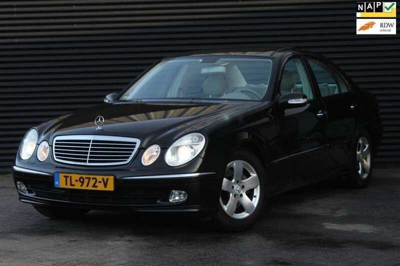 Zwart, metallic lak Gebruikt 2003 Mercedes E320 Avantgarde Sedan | € 7.999 - Afbeelding 1/4