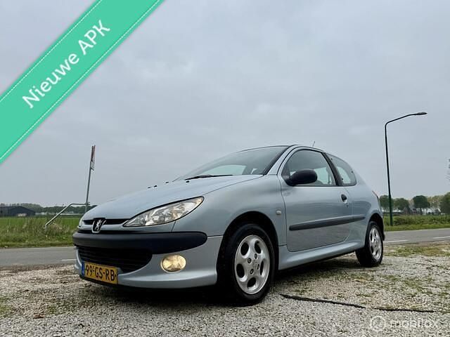 Grijs Gebruikt 2001 Peugeot 206 Hatchback | € 1.250 (Eerlijke prijs) - Afbeelding 1/4