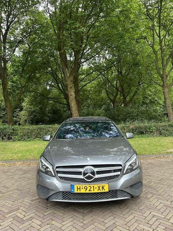 Grijs Gebruikt 2015 Mercedes A200 Edition Stationwagen | € 13.800 (Iets duurder) - Afbeelding 1/4