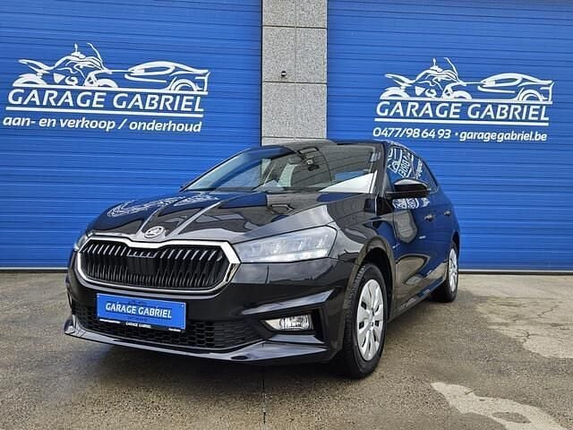 Zwart Gebruikt 2024 Skoda Fabia Essence Hatchback | € 16.500 (Goede deal) - Afbeelding 1/4