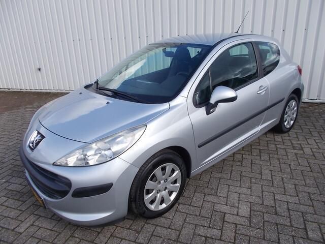 Zilver Gebruikt 2008 Peugeot 207 Hatchback | € 2.395 (Iets duurder) - Afbeelding 1/4