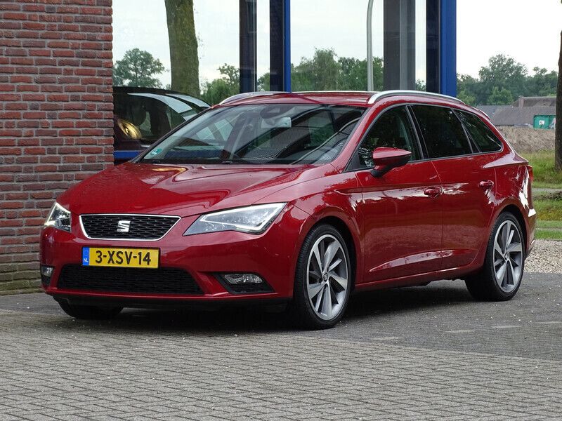 Rood Gebruikt 2014 Seat Leon Ecomotive Stationwagen | € 9.250 (Duur) - Afbeelding 1/4