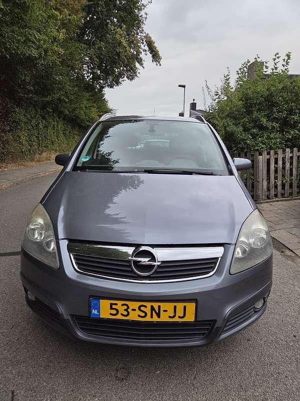 Grijs Gebruikt 2006 Opel Zafira Executive MPV | € 995 (Eerlijke prijs) - Afbeelding 1/4