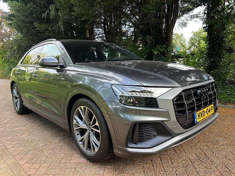 Grijs Gebruikt 2021 Audi Q8 S-Line SUV | € 63.900 - Afbeelding 1/4