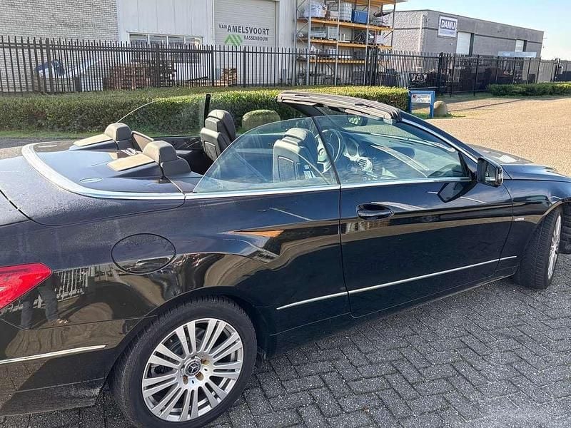 Zwart Gebruikt 2011 Mercedes E200 Elegance Cabriolet | € 13.500 (Super prijs) - Afbeelding 1/4