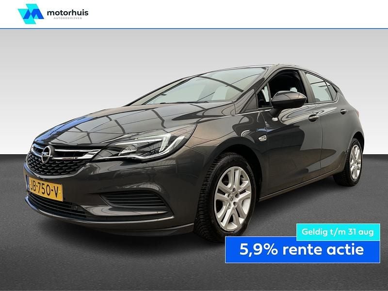 Grijs Gebruikt 2016 Opel Astra Edition Hatchback | € 12.345 (Eerlijke prijs) - Afbeelding 1/4