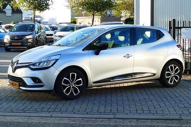 Grijs Gebruikt 2019 Renault Clio IV Intens Hatchback | € 12.449 (Eerlijke prijs) - Afbeelding 1/4