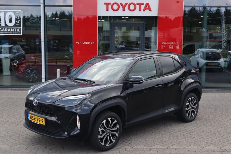 Zwart, metallic lak Gebruikt 2024 Toyota Yaris Cross Style SUV | € 29.890 (Eerlijke prijs) - Afbeelding 1/4