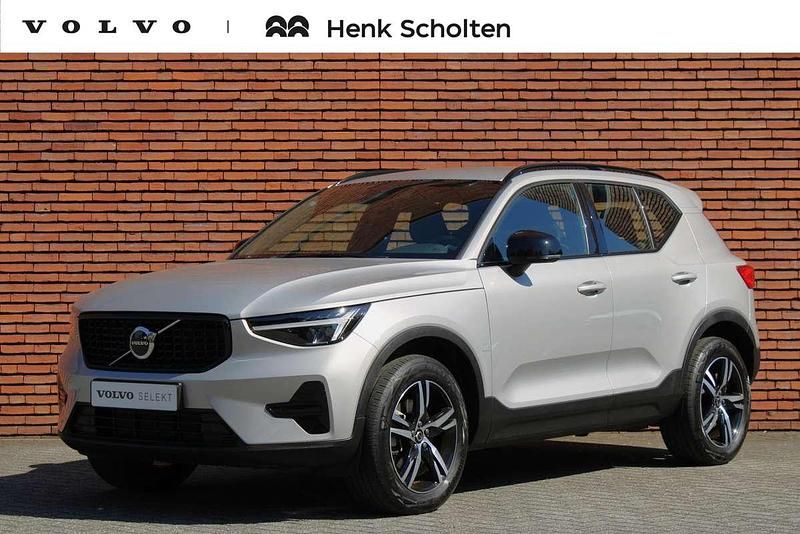Grijs Gebruikt 2025 Volvo XC40 Plus SUV | € 44.950 (Eerlijke prijs) - Afbeelding 1/2