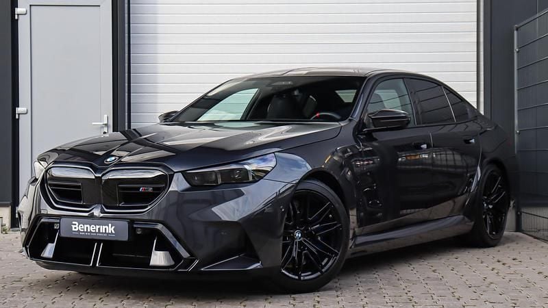 Grijs Gebruikt 2024 BMW M5 Comfort Edition Sedan | € 119.950 - Afbeelding 1/4