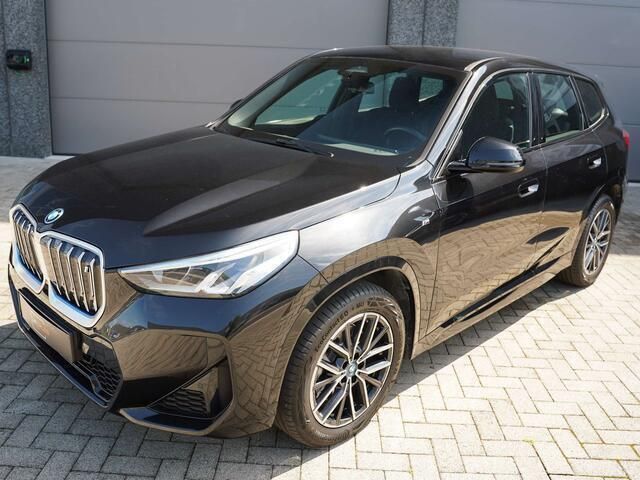 Zwart Gebruikt 2023 BMW iX1 M Sport SUV | € 43.999 (Eerlijke prijs) - Afbeelding 1/4