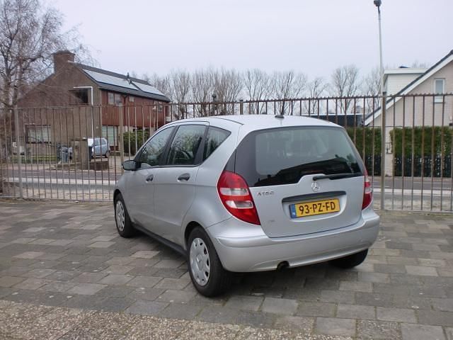 Grijs (metallic) Occasion 2005 Mercedes A160 Hatchback | € 1.850 (Eerlijke prijs) - Afbeelding 1/4