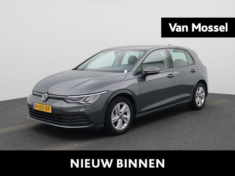 Grijs Gebruikt 2022 VW Golf VIII Life Hatchback | € 19.900 (Goede deal) - Afbeelding 1/4