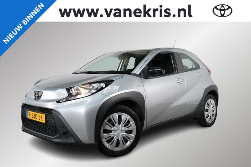 Zilver Gebruikt 2022 Toyota Aygo Play Hatchback | € 15.200 (Eerlijke prijs) - Afbeelding 1/4