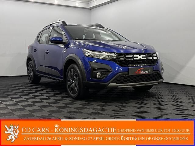 Blauw Gebruikt 2024 Dacia Sandero Expression Hatchback | € 19.950 (Eerlijke prijs) - Afbeelding 1/4