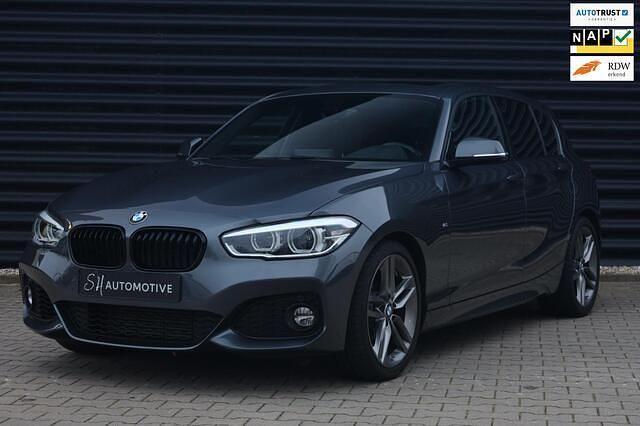 Grijs Gebruikt 2019 BMW 118 Executive Hatchback | € 23.950 (Eerlijke prijs) - Afbeelding 1/4