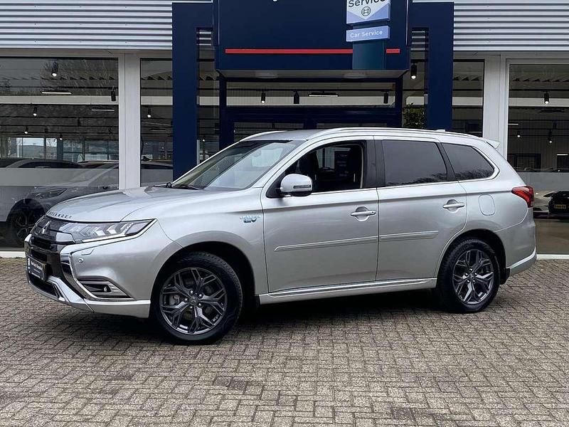 Occasion Mitsubishi Outlander P-HEV Intense 135 PK (99 kW) 2020 Grijs SUV