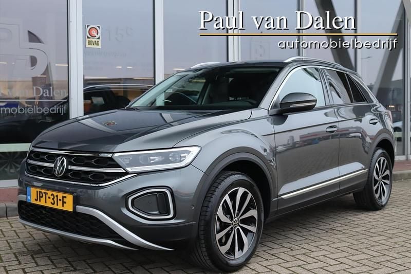 Grijs Gebruikt 2025 VW T-Roc Style SUV | € 33.900 (Goede deal) - Afbeelding 1/4