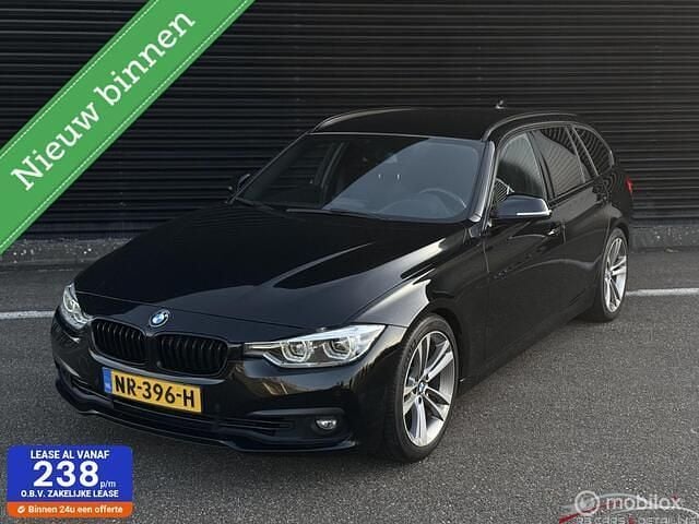Zwart Occasion 2017 BMW 318 Executive Stationwagen | € 14.700 (Eerlijke prijs) - Afbeelding 1/4