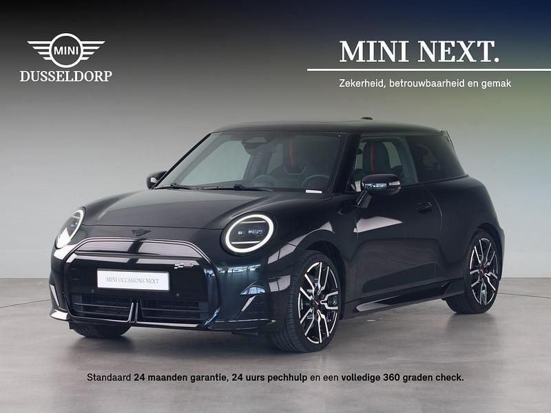 Zwart, metallic lak Gebruikt 2024 Mini Cooper SE Hatchback | € 34.950 (Goede deal) - Afbeelding 1/4
