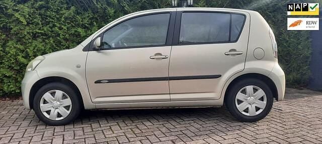 Beige Gebruikt 2007 Daihatsu Sirion Hatchback | € 850 (Super prijs) - Afbeelding 1/4