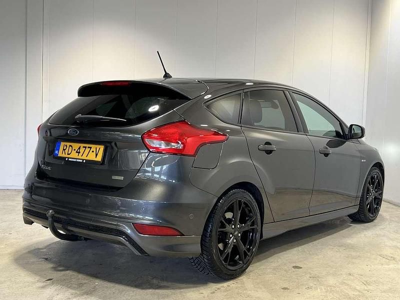 Occasion Ford Focus ST-Line 127 PK (93 kW) 2017 Grijs Hatchback