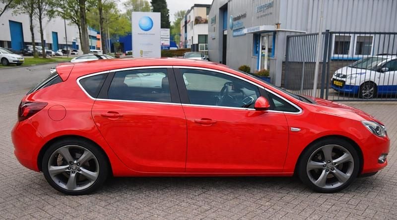 Occasion Opel Astra Sport 2010 Rood Hatchback