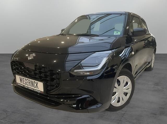 Zwart (metallic) Occasion 2024 Suzuki Swift Comfort Hatchback | € 19.749 (Eerlijke prijs) - Afbeelding 1/4