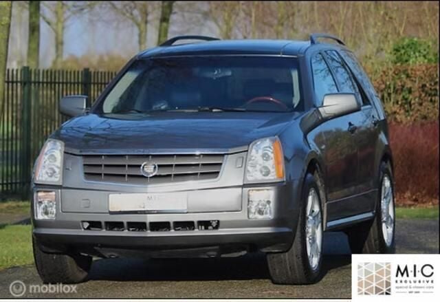 Grijs, metallic lak Gebruikt 2004 Cadillac SRX SUV | € 11.950 - Afbeelding 1/4