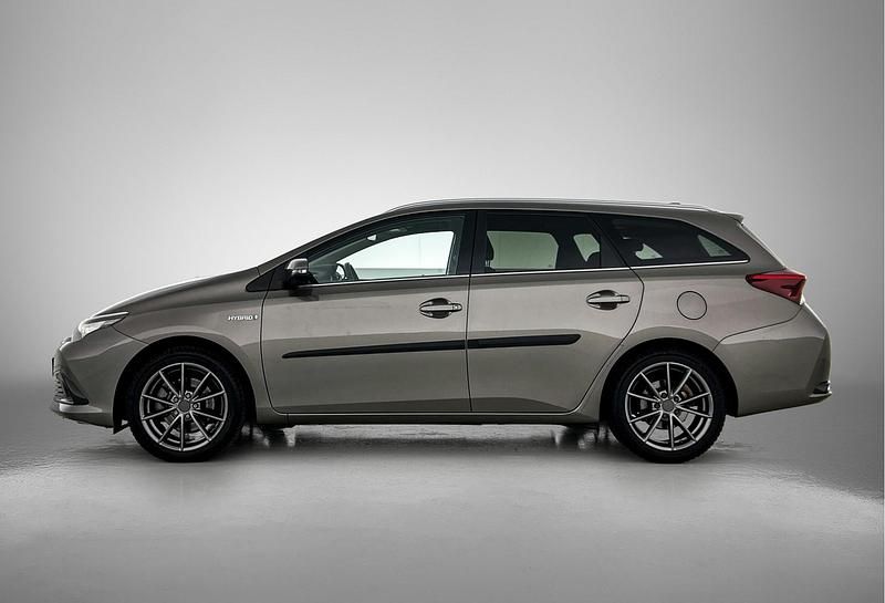 Occasion Toyota Auris Hybrid Trend 136 PK (100 kW) 2016 Grijs (metallic) Hatchback