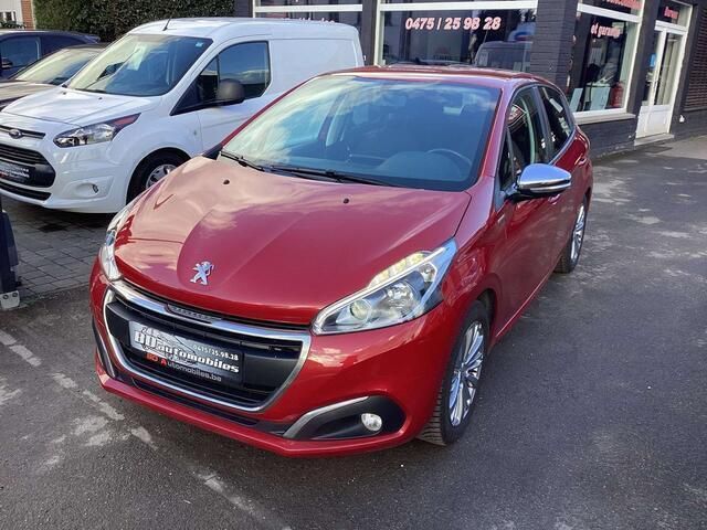 Rood Gebruikt 2018 Peugeot 208 Style Hatchback | € 8.900 (Eerlijke prijs) - Afbeelding 1/4
