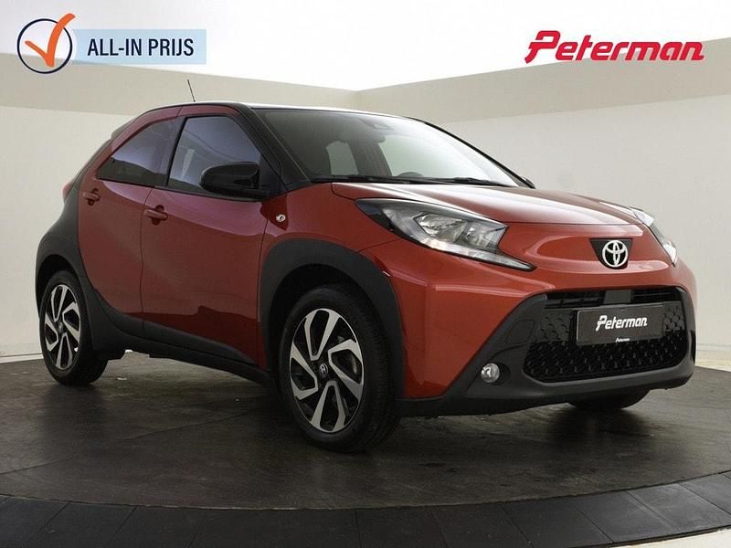 Rood Gebruikt 2024 Toyota Aygo X SUV | € 22.499 - Afbeelding 1/4