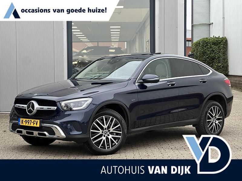 Blauw (metallic) Gebruikt 2020 Mercedes GLC300 Business Coupé | € 44.950 (Eerlijke prijs) - Afbeelding 1/4