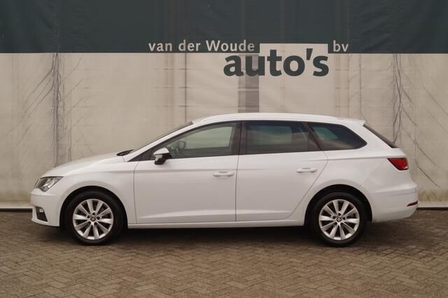 Wit Gebruikt 2019 Seat Leon ST Style Stationwagen | € 10.900 (Iets duurder) - Afbeelding 1/4