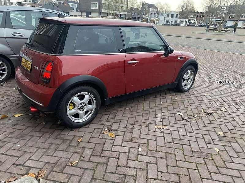 Rood Gebruikt 2006 Mini ONE Seven Hatchback | € 1.999 - Afbeelding 1/4