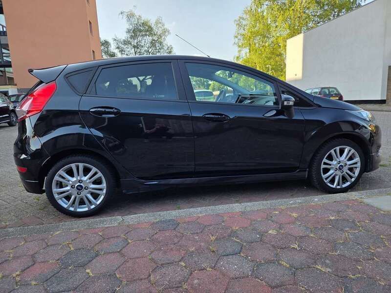 Zwart Gebruikt 2014 Ford Fiesta Hatchback | € 6.475 (Eerlijke prijs) - Afbeelding 1/4