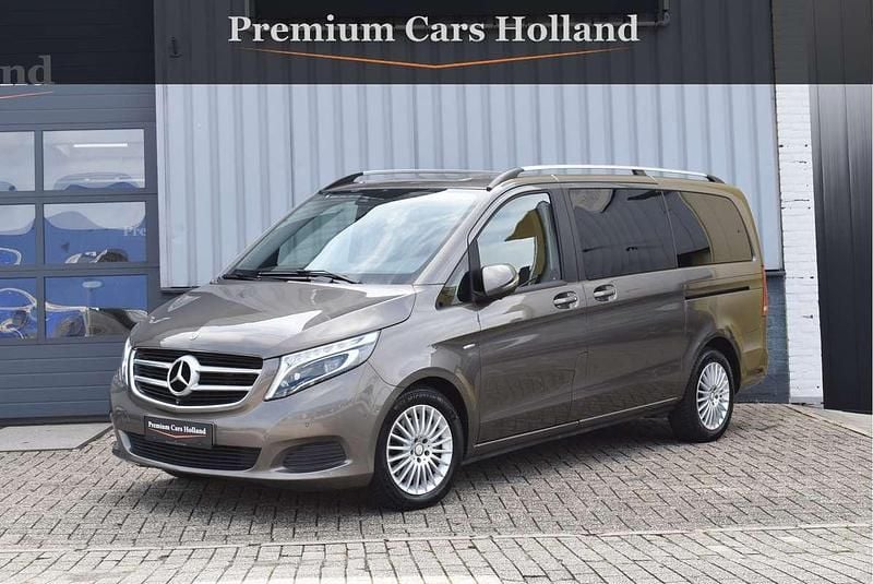 Grijs (metallic) Gebruikt 2017 Mercedes V250 Avantgarde MPV | € 29.950 (Goede deal) - Afbeelding 1/4