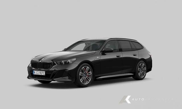 Zwart Gebruikt 2024 BMW 530e M Sport Stationwagen | € 67.950 - Afbeelding 1/4