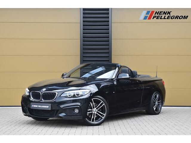 Zwart Gebruikt 2018 BMW 220 Executive Cabriolet | € 23.950 (Iets duurder) - Afbeelding 1/4
