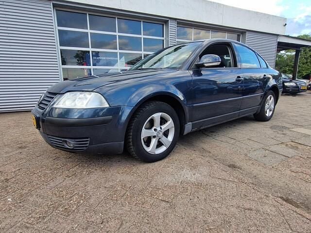 Blauw Gebruikt 2004 VW Passat Sedan | € 1.499 (Goede deal) - Afbeelding 1/4